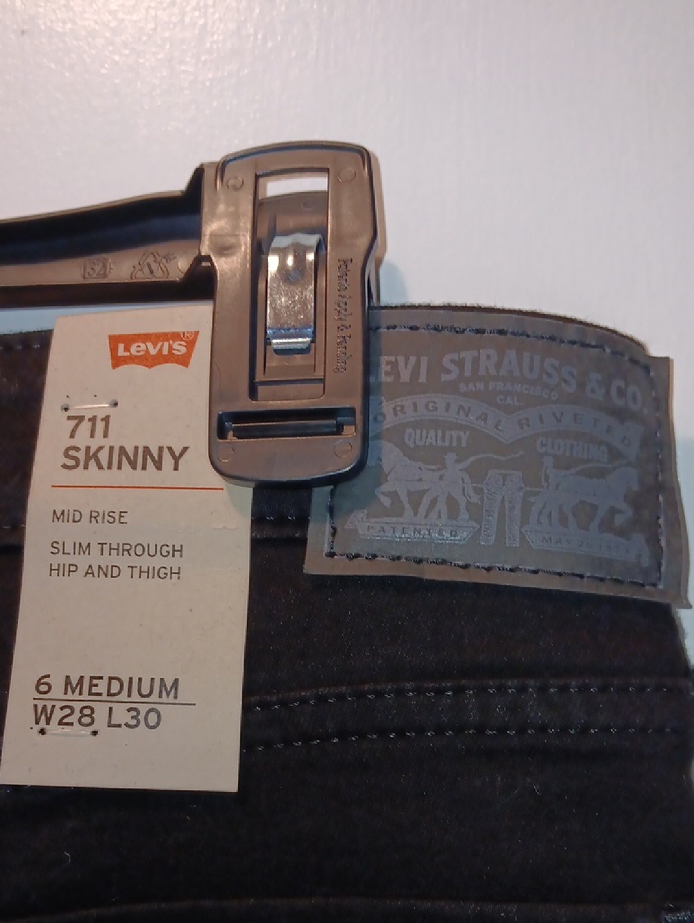 Levi's 711 Skinny Jeans in Black